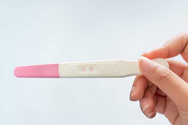揭秘验孕棒测试怀儿子征兆，二条杠很清楚可能怀男孩