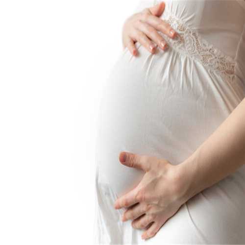 试管婴儿应该选择药物促排还是自然周期排卵？